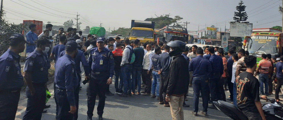 অধ্যক্ষের কলেজে ফেরার খবরে স্থানীয়দের হামলায় দশ শিক্ষার্থী আহত